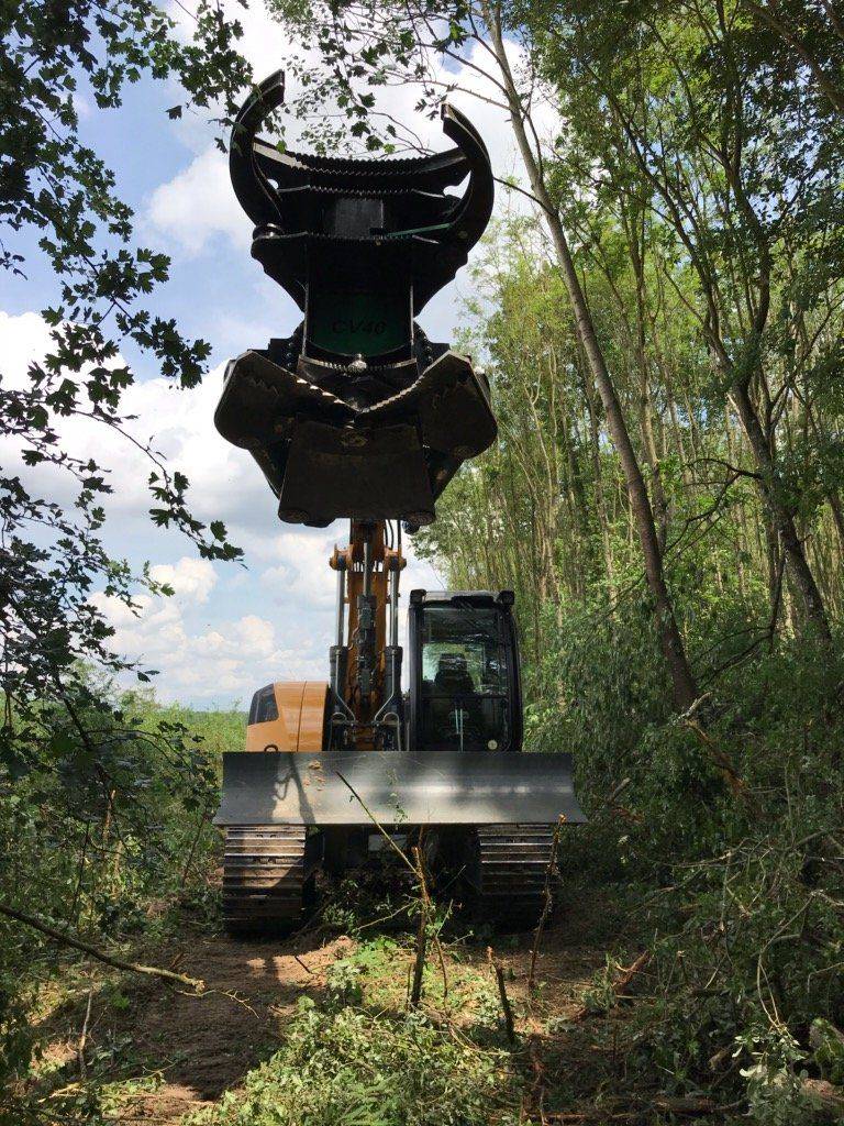 Pelle_Forestiere_avec_Cisaille_pour_Bois_Energie-1280w
